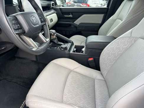 Used 2024 Toyota Tacoma Limited AWD/4WD image 11