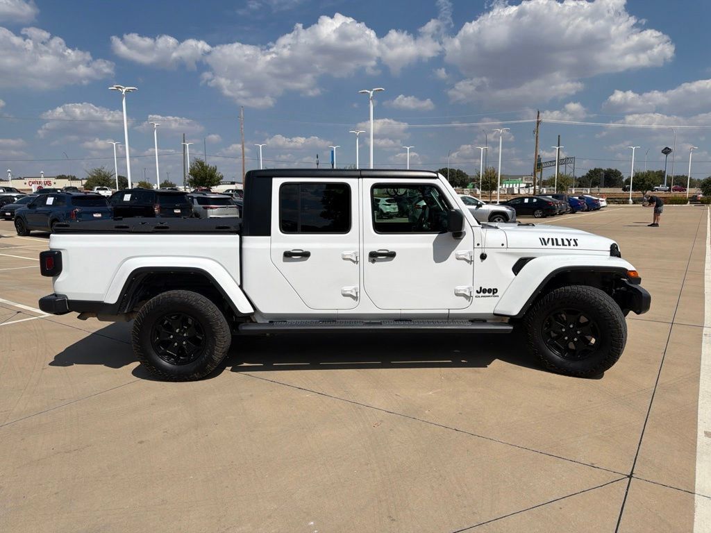 Used 2022 Jeep Gladiator Sport AWD/4WD image 2