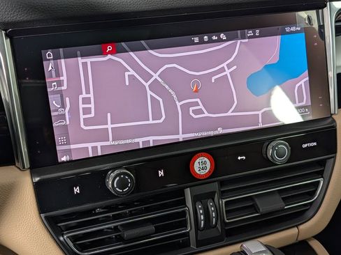 New 2026 Porsche Macan image 33