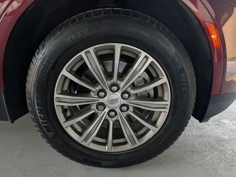 Used 2017 Cadillac XT5 Luxury w/ Driver Awareness Package image 9