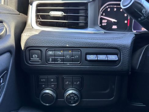 Used 2021 GMC Yukon Denali w/ Denali Premium Package image 39