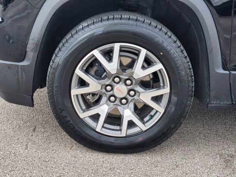 Used 2023 GMC Acadia SLE image 9