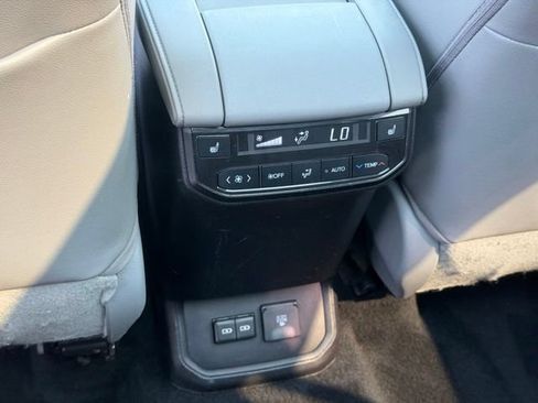 Used 2022 Toyota Highlander Platinum AWD/4WD image 18