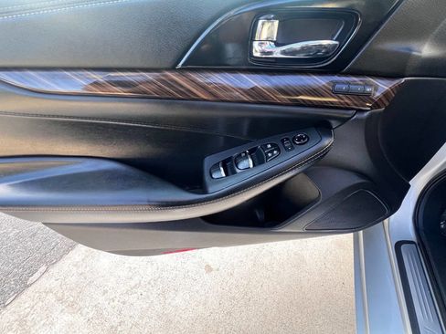 Used 2017 Nissan Maxima Platinum FWD image 17