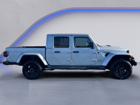 Used 2023 Jeep Gladiator Overland image 10