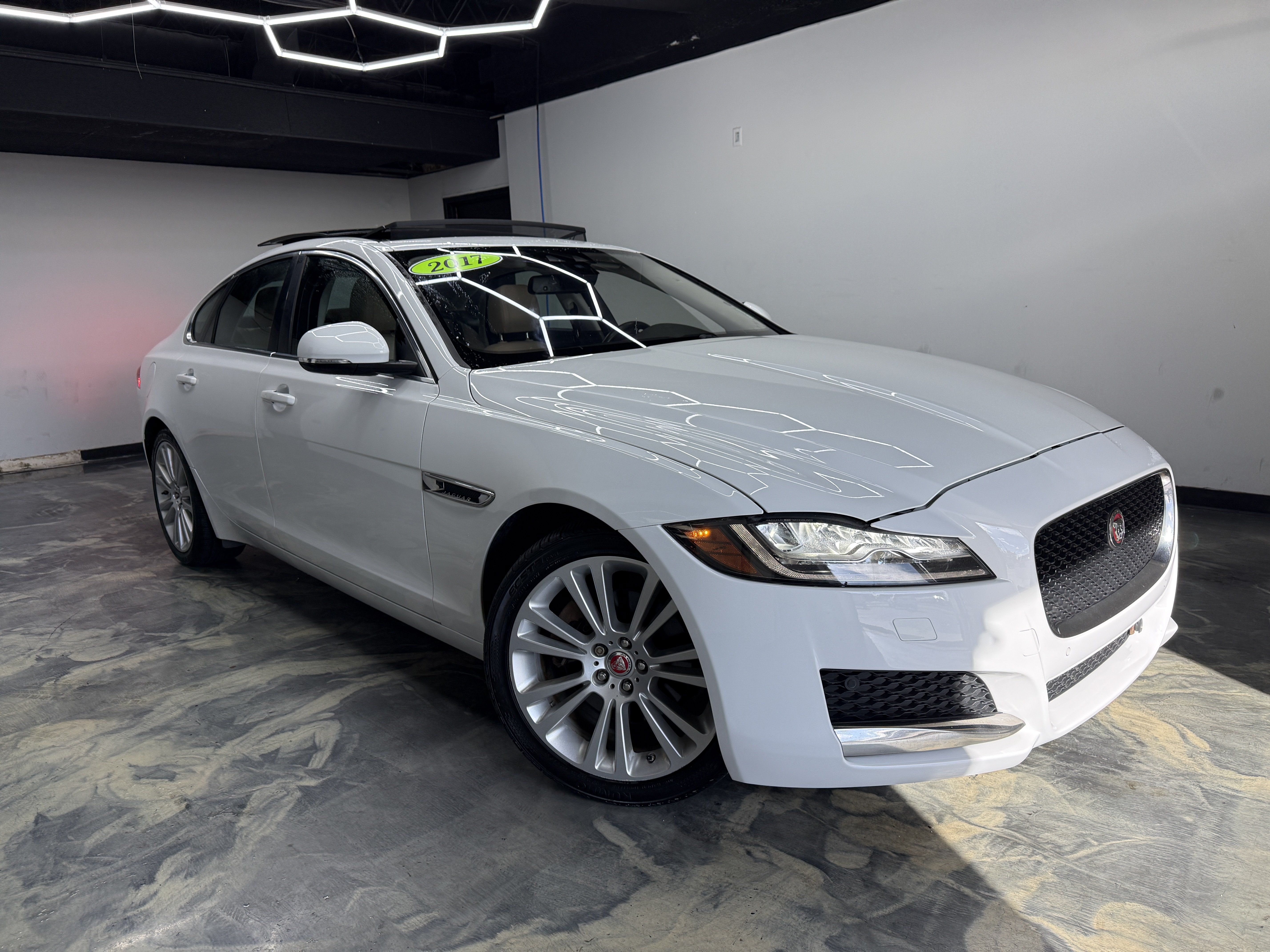 Used 2017 Jaguar XF Prestige AWD/4WD image 6