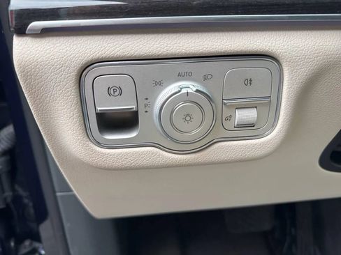 Used 2020 Mercedes-Benz GLE 350 GLE 350 4MATIC Sport Utility 4 w/ Premium Package image 13