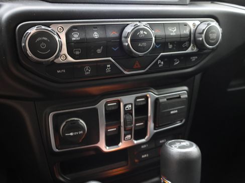 Used 2019 Jeep Wrangler Unlimited Sahara AWD/4WD image 42