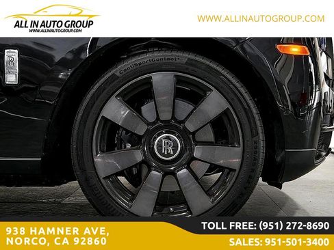 Used 2022 Rolls-Royce Cullinan w/ Dark Exterior Package image 35