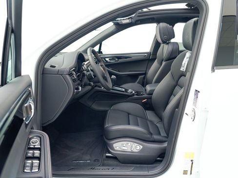 Certified 2026 Porsche Macan Turbo AWD/4WD image 18