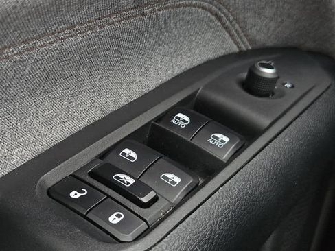 Used 2024 Jeep Compass Latitude w/ Sun and Sound Group image 27