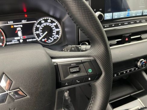 Used 2024 Mitsubishi Outlander SE image 12