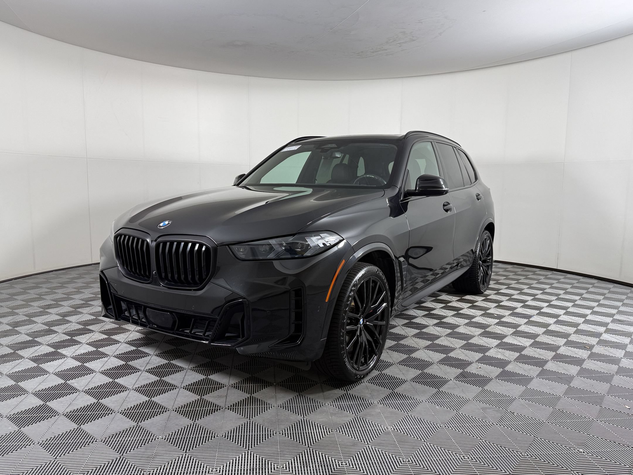 Used 2024 BMW X5 sDrive40i w/ M Sport Package RWD image 1