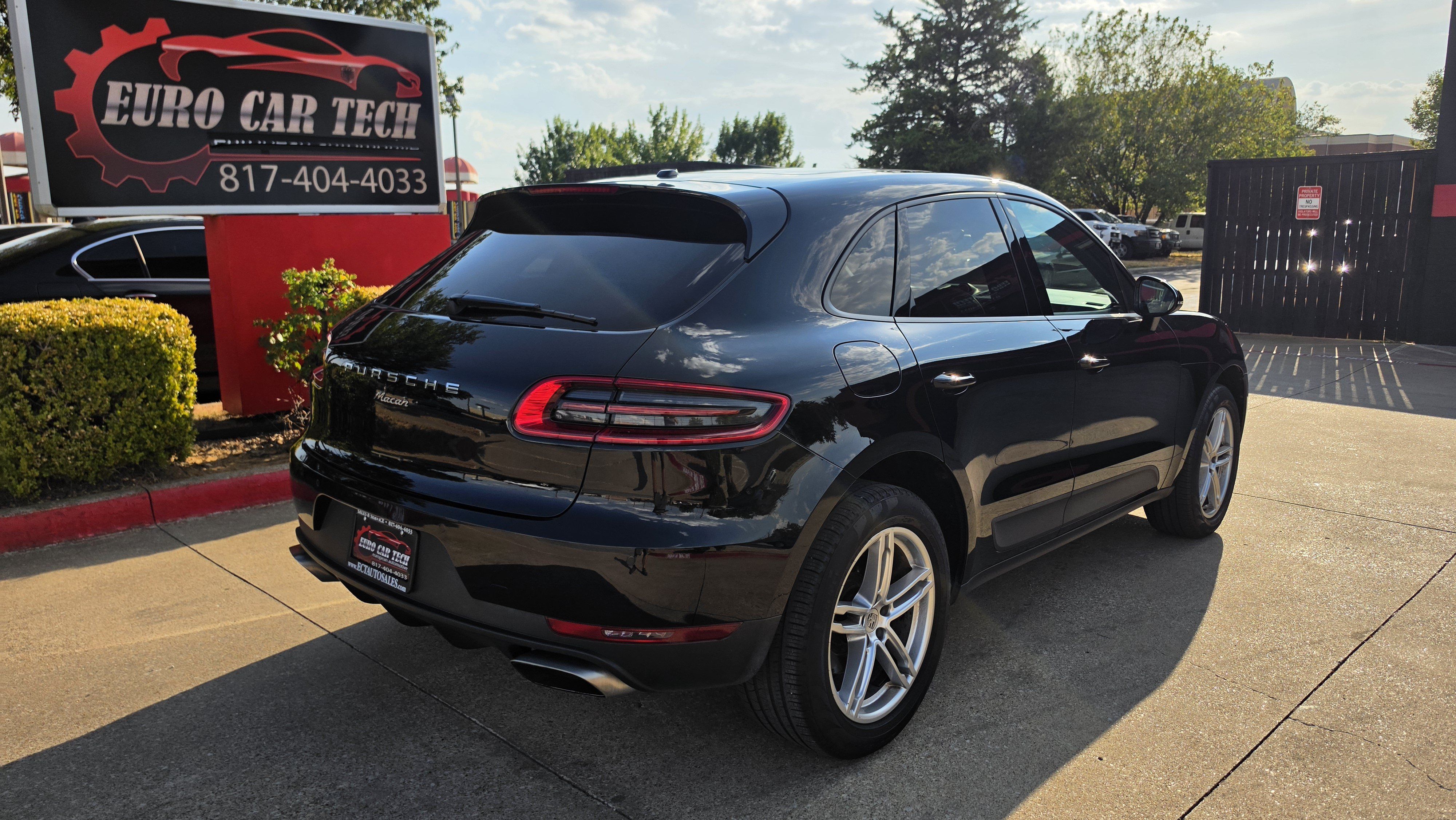 Used 2018 Porsche Macan AWD/4WD image 8