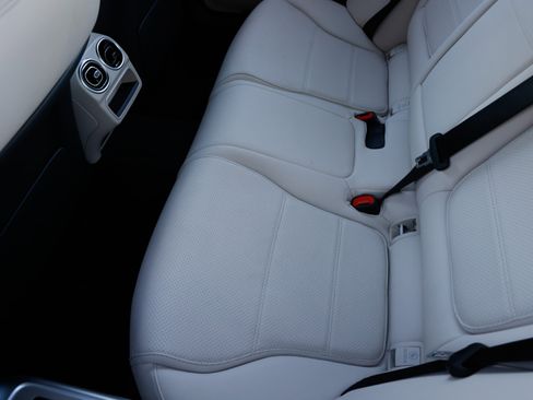 Used 2024 Mercedes-Benz C 300 Sedan image 13