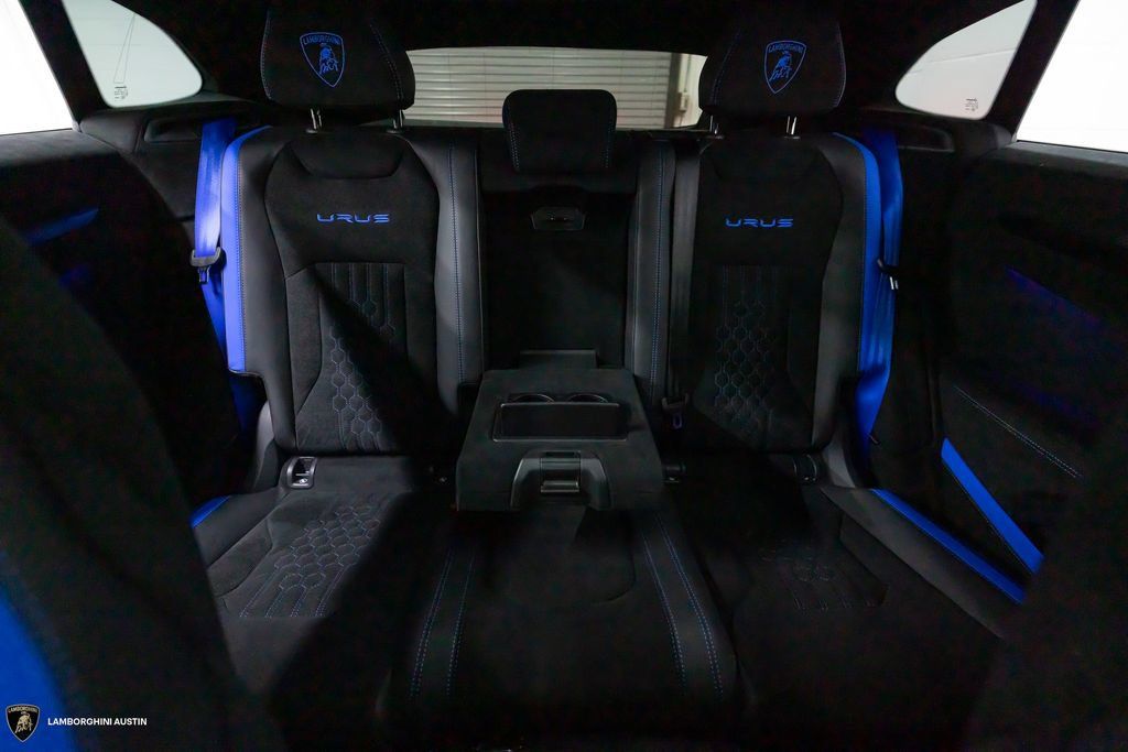 Used 2024 Lamborghini Urus Performante AWD/4WD image 35