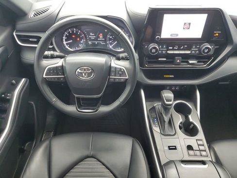 Used 2023 Toyota Highlander XSE image 19