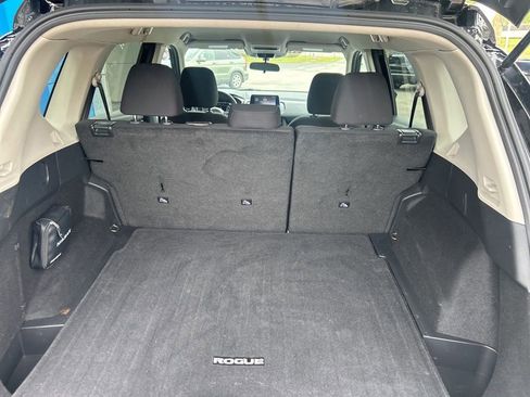Used 2024 Nissan Rogue S image 17