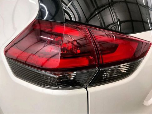 Used 2019 Nissan Rogue SL w/ Premium Package image 28