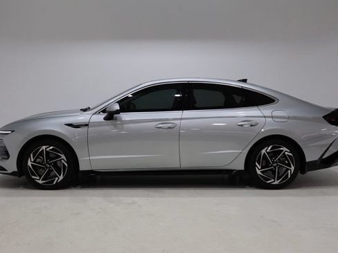 Certified 2024 Hyundai Sonata SEL w/ Convenience Package FWD image 4