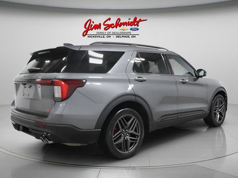 Used 2025 Ford Explorer ST AWD/4WD image 6
