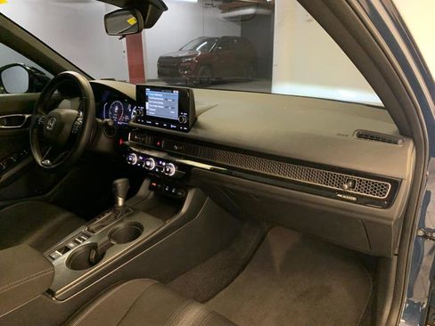Used 2025 Honda Civic Sport image 41