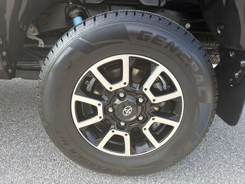 Used 2018 Toyota Tundra SR5 w/ TRD Off Road Package AWD/4WD image 28