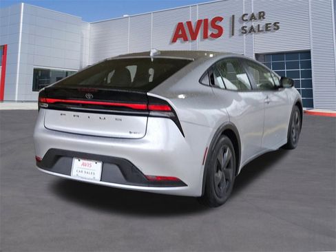 Used 2025 Toyota Prius LE image 6