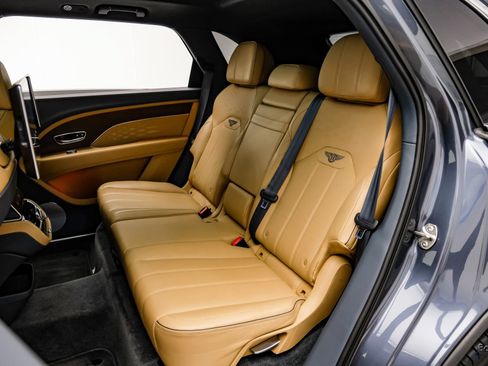 Used 2023 Bentley Bentayga Extended Wheelbase AWD/4WD image 87