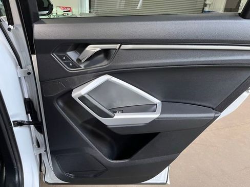 Used 2025 Audi Q3 2.0T Premium image 13