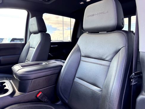 Used 2022 GMC Sierra 3500 Denali image 13