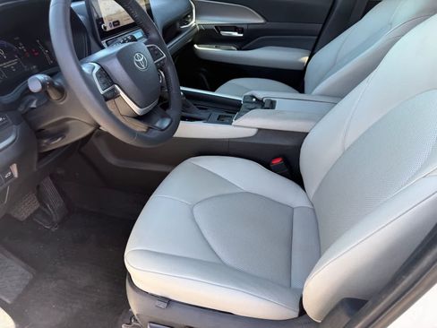 Used 2024 Toyota Grand Highlander FWD image 12