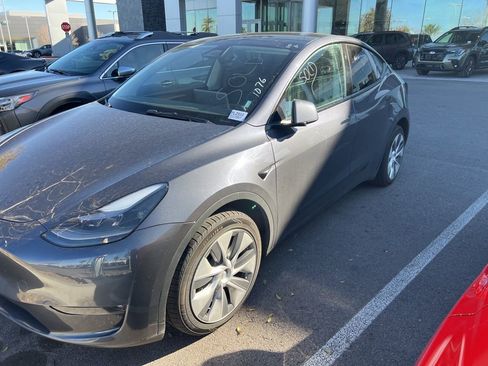 Used 2023 Tesla Model Y Long Range image 36