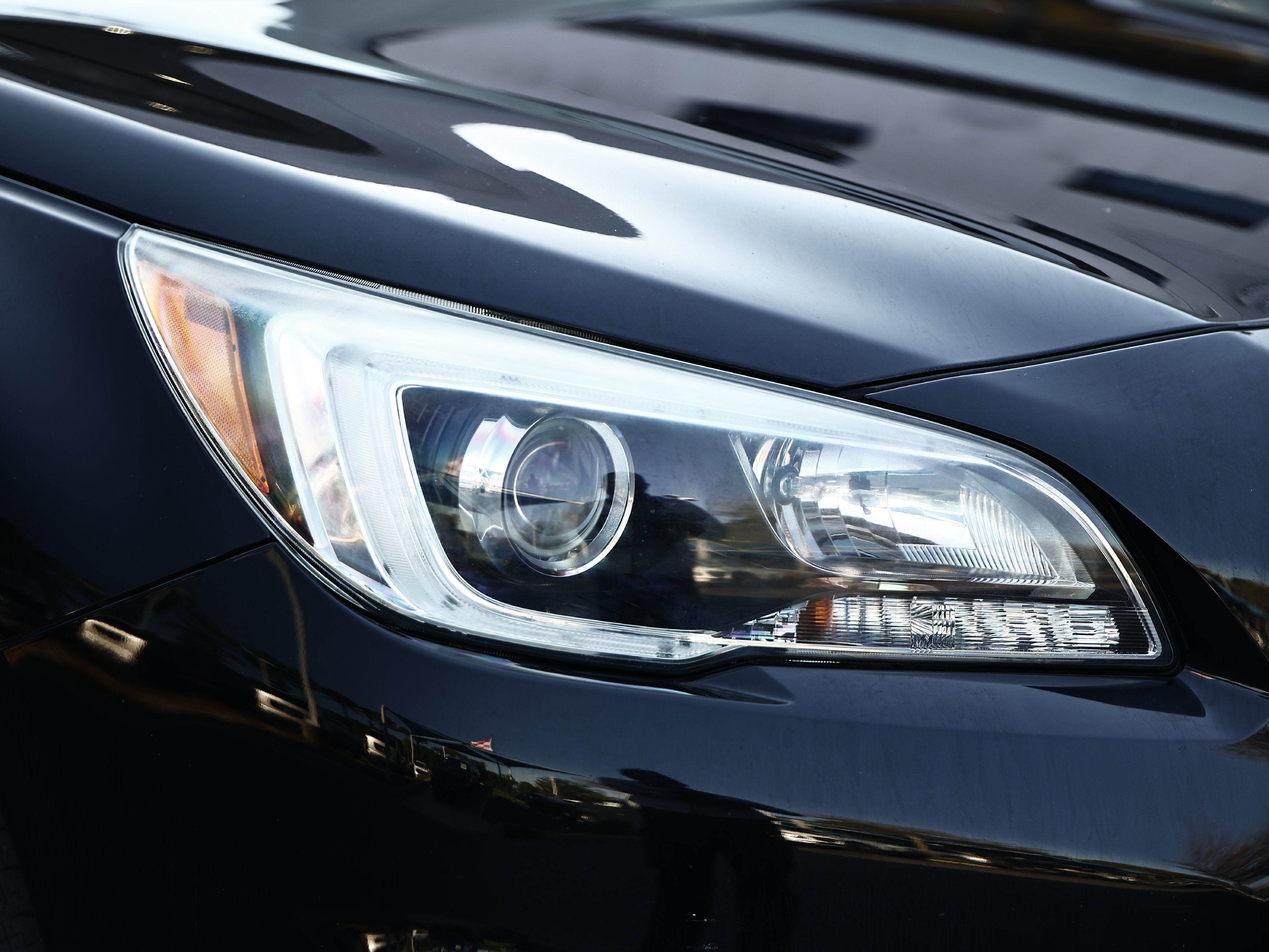 Used 2017 Subaru Outback 2.5i Limited AWD/4WD image 2