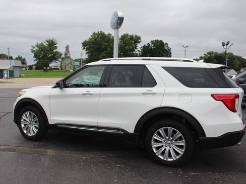 Used 2024 Ford Explorer Limited w/ Limited Technology Package AWD/4WD image 2