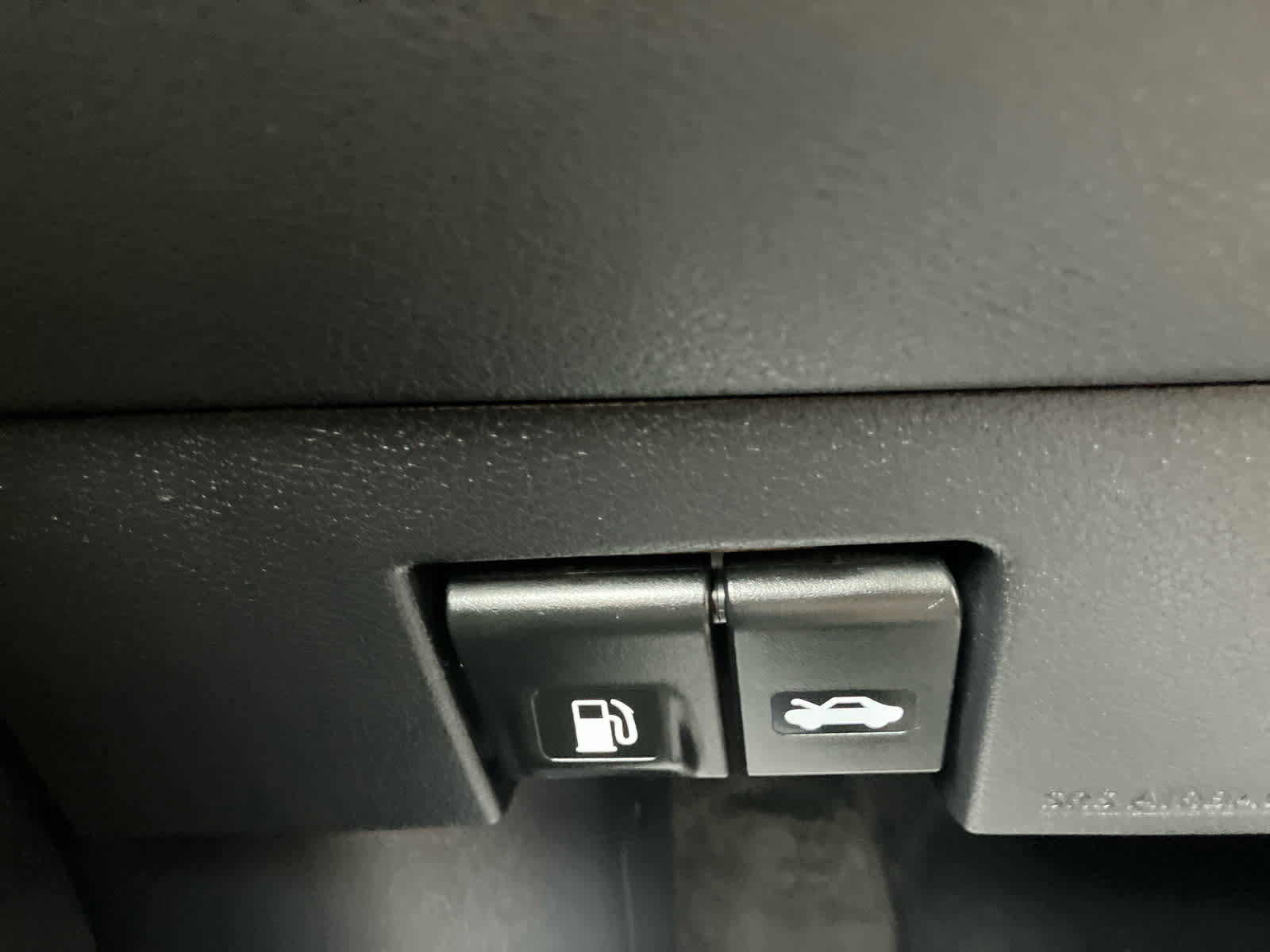 Used 2020 Nissan Versa SV FWD image 13