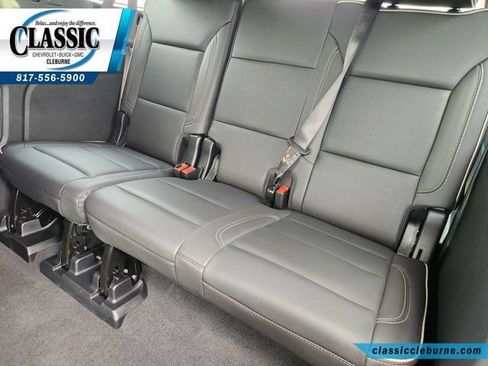 Used 2025 Chevrolet Suburban Premier RWD image 29
