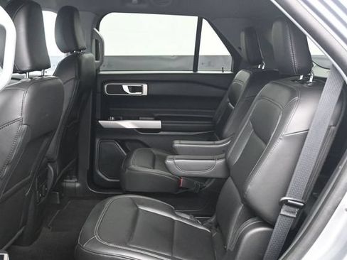 Certified 2024 Ford Explorer XLT w/ Equipment Group 202A AWD/4WD image 5