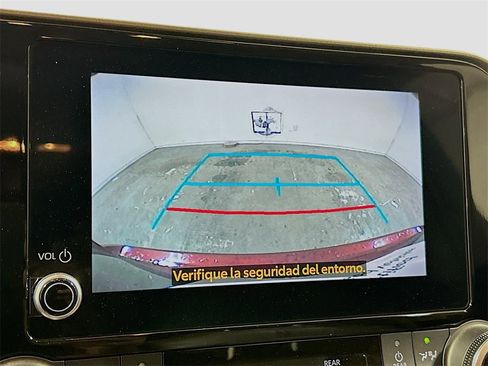 Used 2023 Toyota Highlander XLE image 11