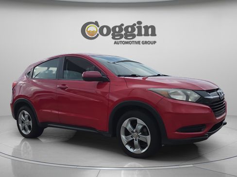 Used 2018 Honda HR-V LX image 7