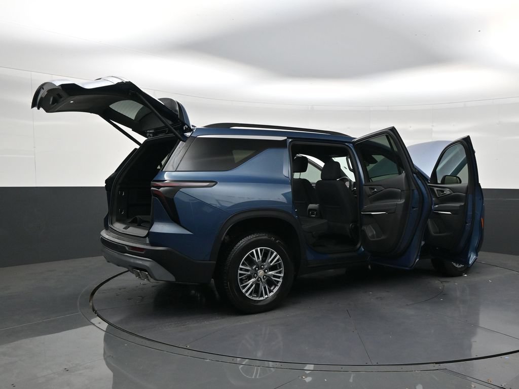 Used 2026 Chevrolet Traverse LT FWD image 28