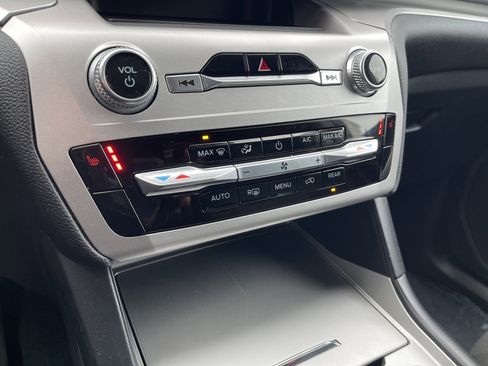 Certified 2022 Ford Explorer XLT w/ Class IV Trailer Tow Package image 21