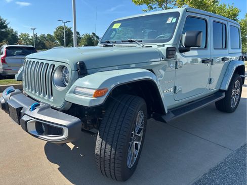 Used 2023 Jeep Wrangler Unlimited Sahara w/ Cold Weather Group AWD/4WD image 5