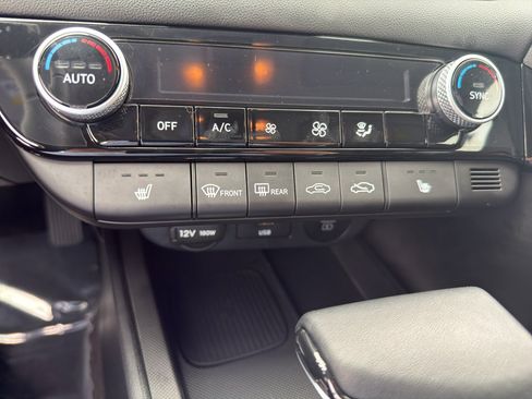 Used 2025 Hyundai Elantra SEL FWD image 16