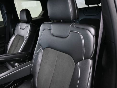 Used 2023 Jeep Grand Cherokee L Laredo image 30