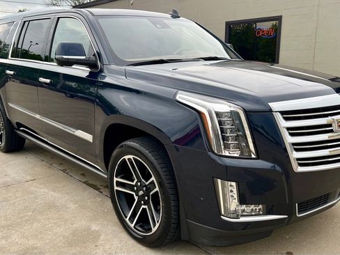 Used 2017 Cadillac Escalade ESV Platinum AWD/4WD image 1