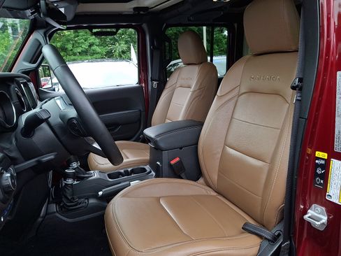 Used 2021 Jeep Wrangler Unlimited Sahara w/ Cold Weather Group AWD/4WD image 12