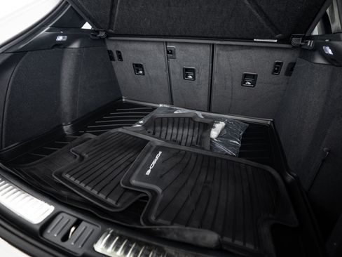 Certified 2025 Porsche Macan AWD/4WD image 26