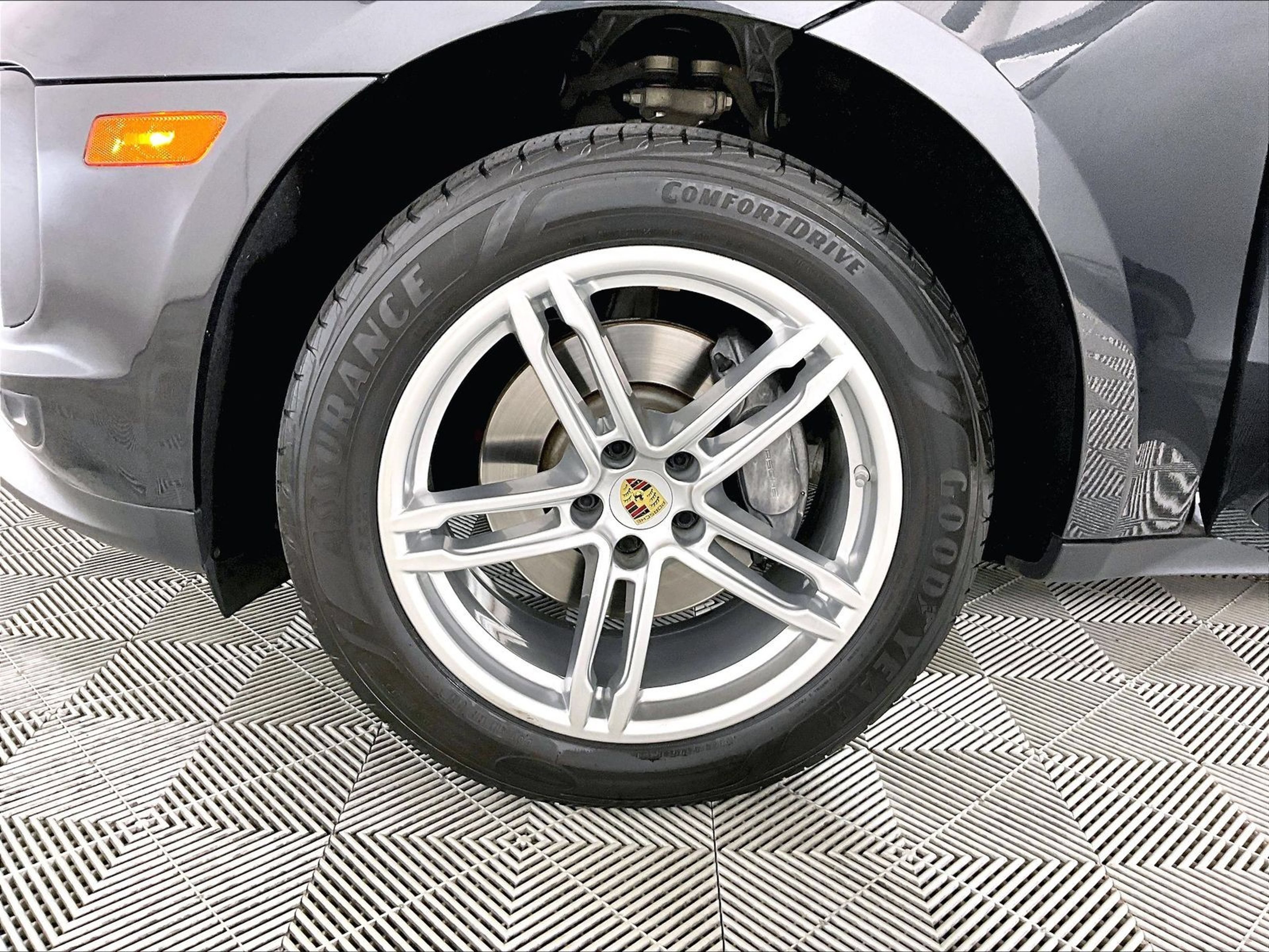 Certified 2020 Porsche Macan AWD/4WD image 26