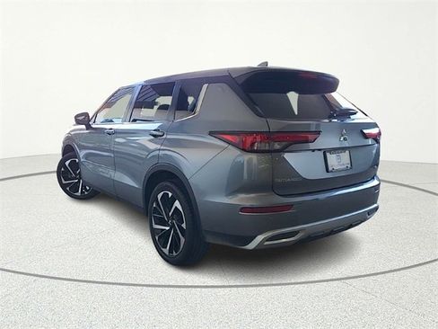Used 2024 Mitsubishi Outlander SE image 6